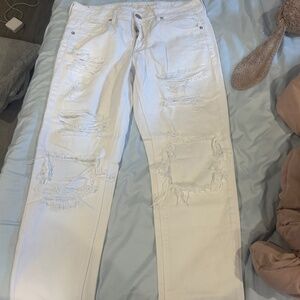 White distressed boyfriend Jean